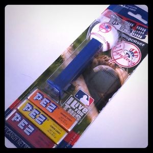 NY Yankees PEZ Candy & Dispenser